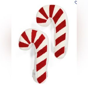 CUPCAKES & CASHMERE
2pk 8x16 Shaped Candycane Pillows